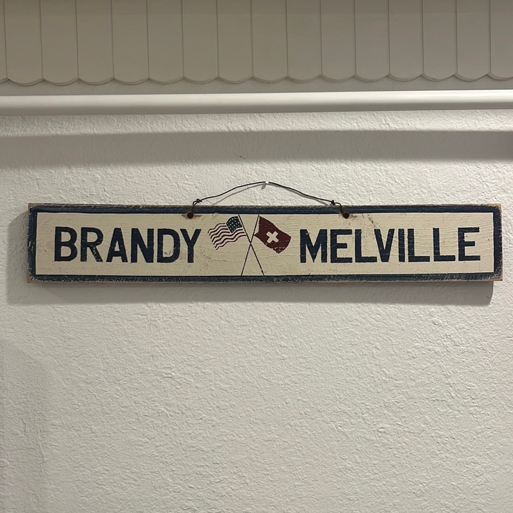 Brandy Melville sign